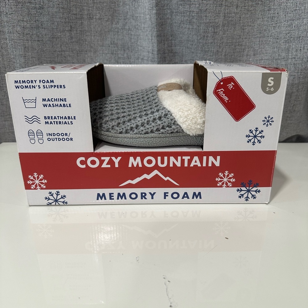 Women’s cozy Mountain memory foam grey and white slippers. NWT. Size 5-6
